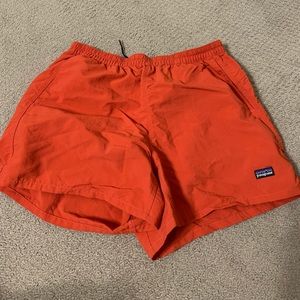 Women’s L Patagonia baggie shorts GUC red/orange